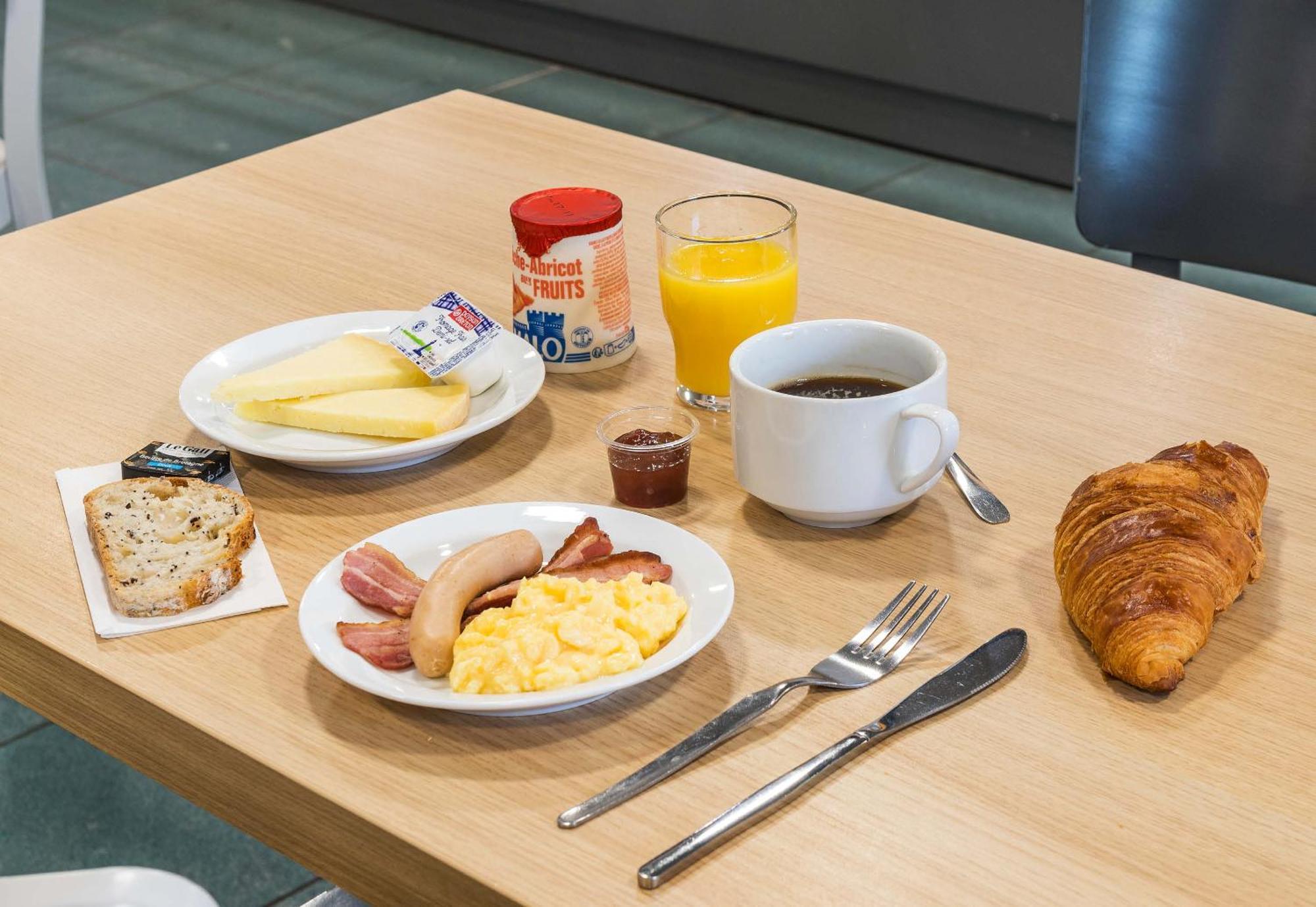 B&B Hotel Laval Change Eksteriør bilde