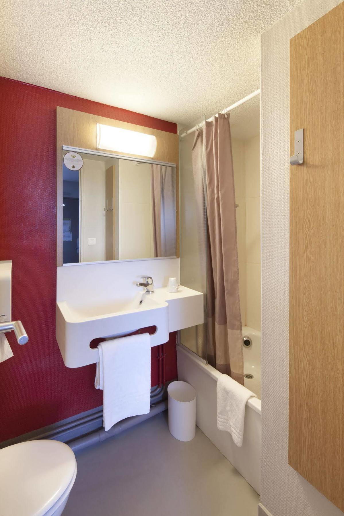 B&B Hotel Laval Change Eksteriør bilde